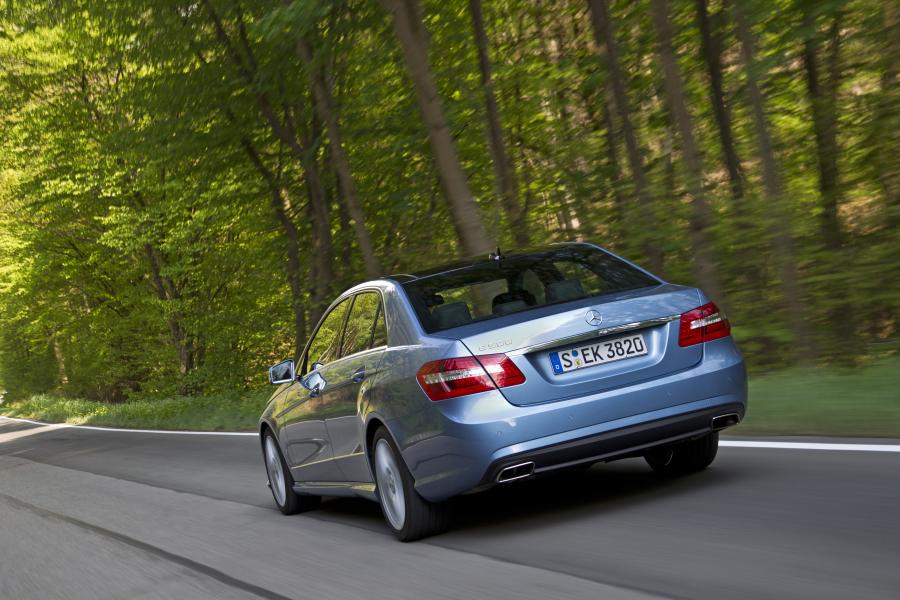  Mercedes-Benz E500 BlueEFFICIENCY 2011 года  (фото 15 из 17)